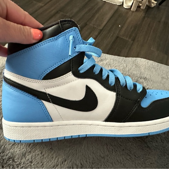 Nike Air Jordan 1 Retro High OG UNC - Picture 8 of 10